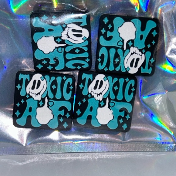 Toxic AF Skull silicone beads - Picture 4 of 5